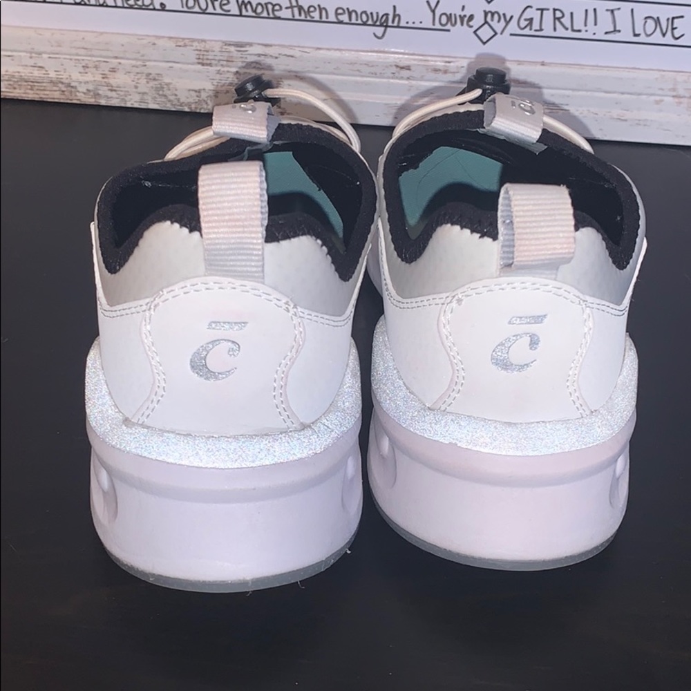 Women’s Clove Nursing Shoes - Picture 3 of 5